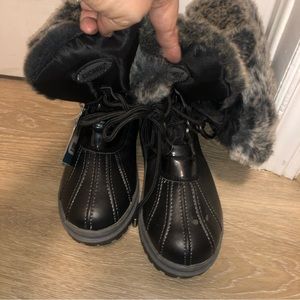 Khombu ladies NWT winter snow boots size 8